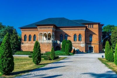Small Group Tour to Mogosoaia Palace and Snagov Monastery