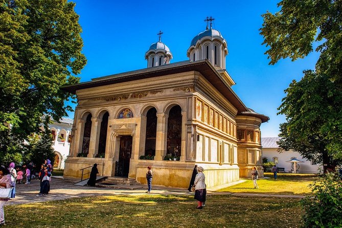 Small Group Tour to Mogosoaia Palace and Snagov Monastery - The 45-minute ride to Mogosoaia Palace