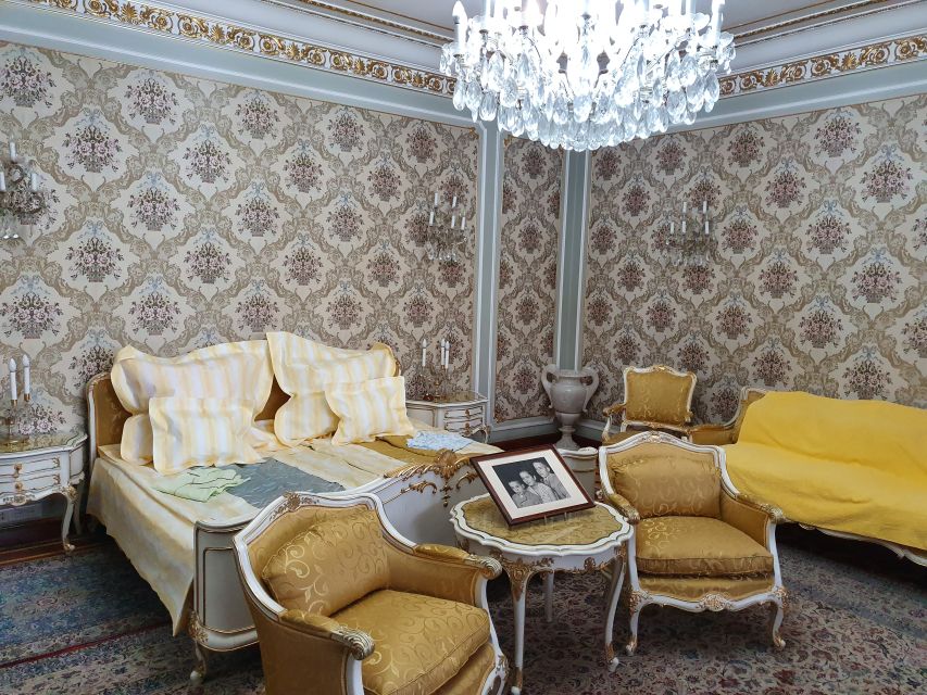 Snagov Monastery, Ceaușescu Mansion, & Village Museum - 6h - Inside the Ceaușescu family’s Spring Palace