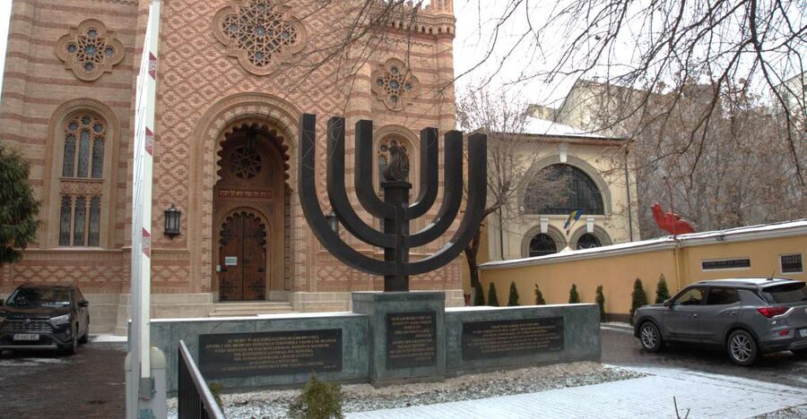The Jewish heritage of Bucharest - half day walking tour - A break at Avraham Kosher