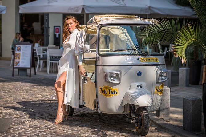 Tuk Tuk Bucharest Romantic Tour with miniBAR - Union Boulevard and Bucharest’s fountains