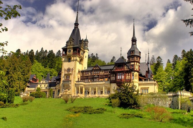Vlad the Impaler Royal Court from Târgoviște, Peleș Castle and Dracula grave - Lunch and the long middle of the day