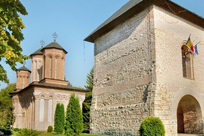 Vlad the Impaler Royal Court from Târgoviște, Peleș Castle and Dracula grave - Who should book this day trip