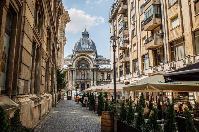 Wine tasting in Bucharest Old town - bonus cheese platter - Key points to know before booking